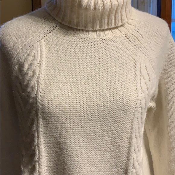 American Eagle Cream Sweater - Picture 3 of 7